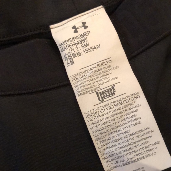 Under armour heat gear black stretchy ankle pants. EUC - Picture 3 of 4
